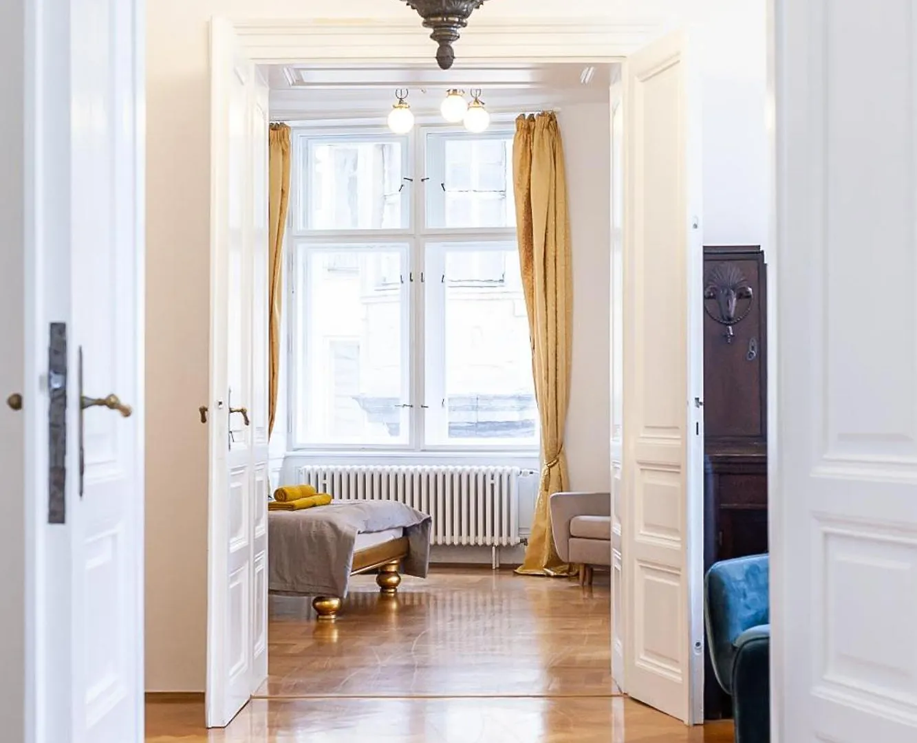Royal Apartment By Charles Bridge View Of Saint Nicholas Church Czech Republic